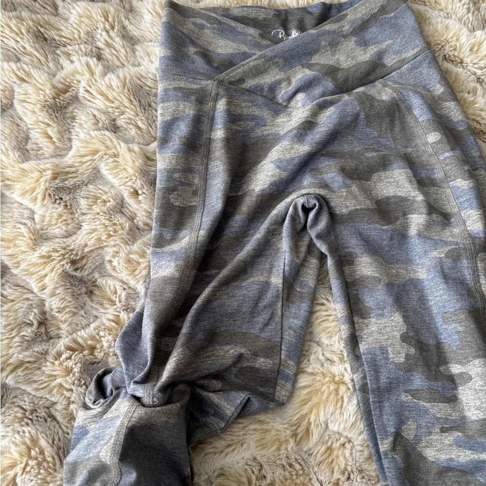 Bombshell Sportswear Silver Camo Leggings - Picture 6 of 7